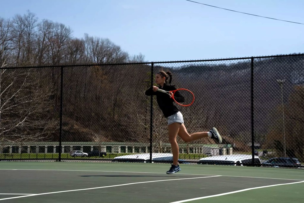 The current image has no alternative text. The file name is: bluefield-tennis-wmoen.jpg