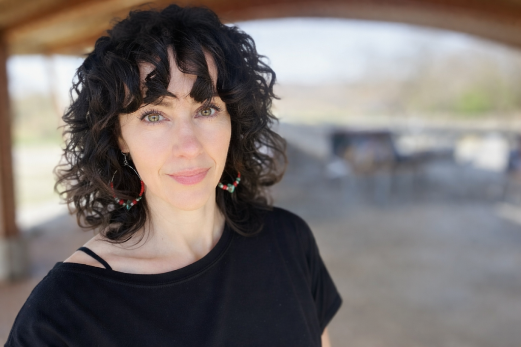 The current image has no alternative text. The file name is: danielle-costello.png