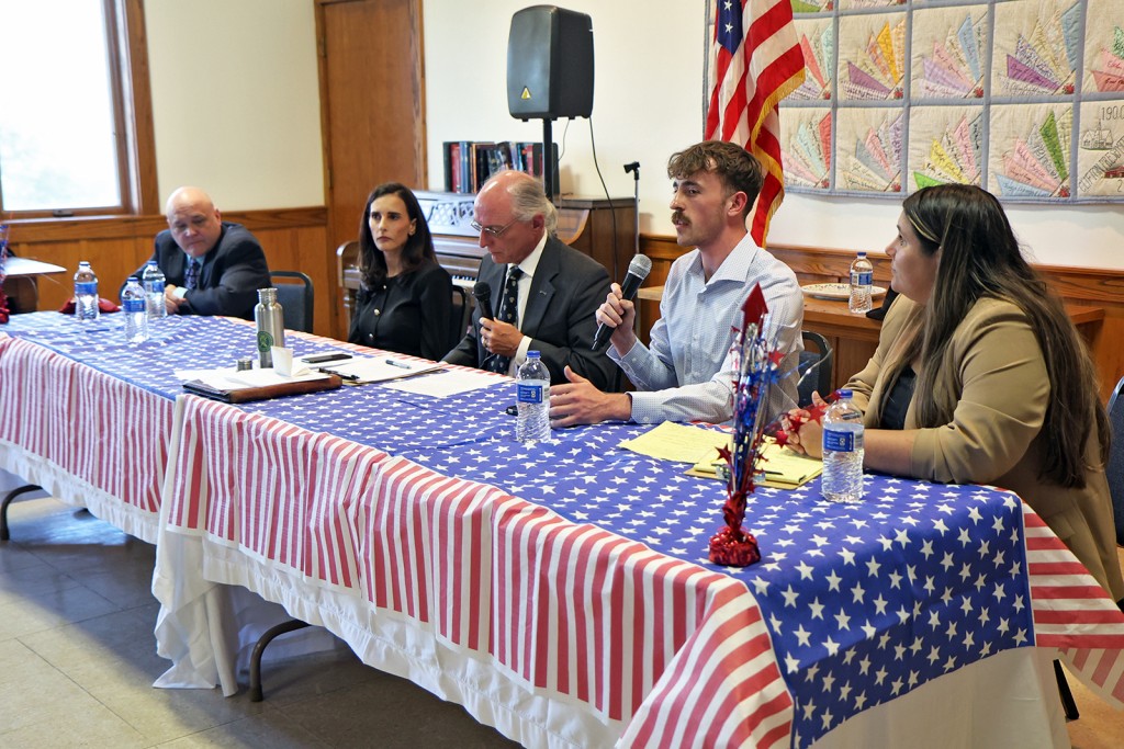 The current image has no alternative text. The file name is: candidate-forum-14.jpg