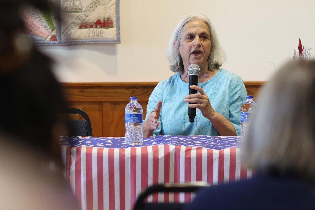 The current image has no alternative text. The file name is: candidate-forum-09.jpg